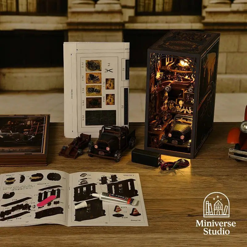 Book Nook DIY – Retro Garage Car Player – Diorama with Classic Cars, LED Lights and Furniture