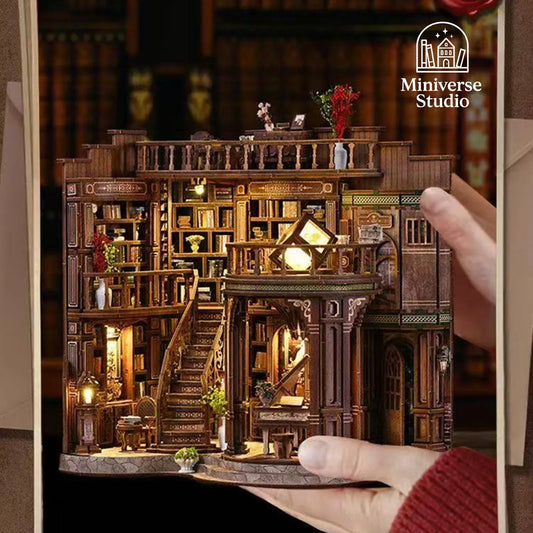 Kit Miniatura DIY Bookend – Cabaña Qimeng Book Hall – Casa Artesanal con Luces y Muebles - Miniverse Studio